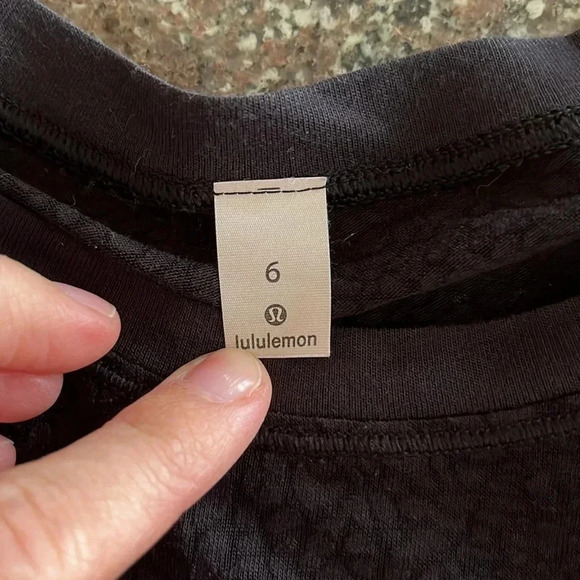 Lulu lemon black tank top racerback lead with the heart women's size 6 - Picture 3 of 9